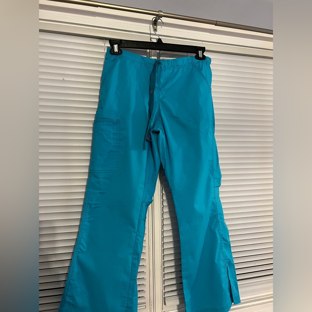 Teal wonder wink scrub bottoms- petite medium